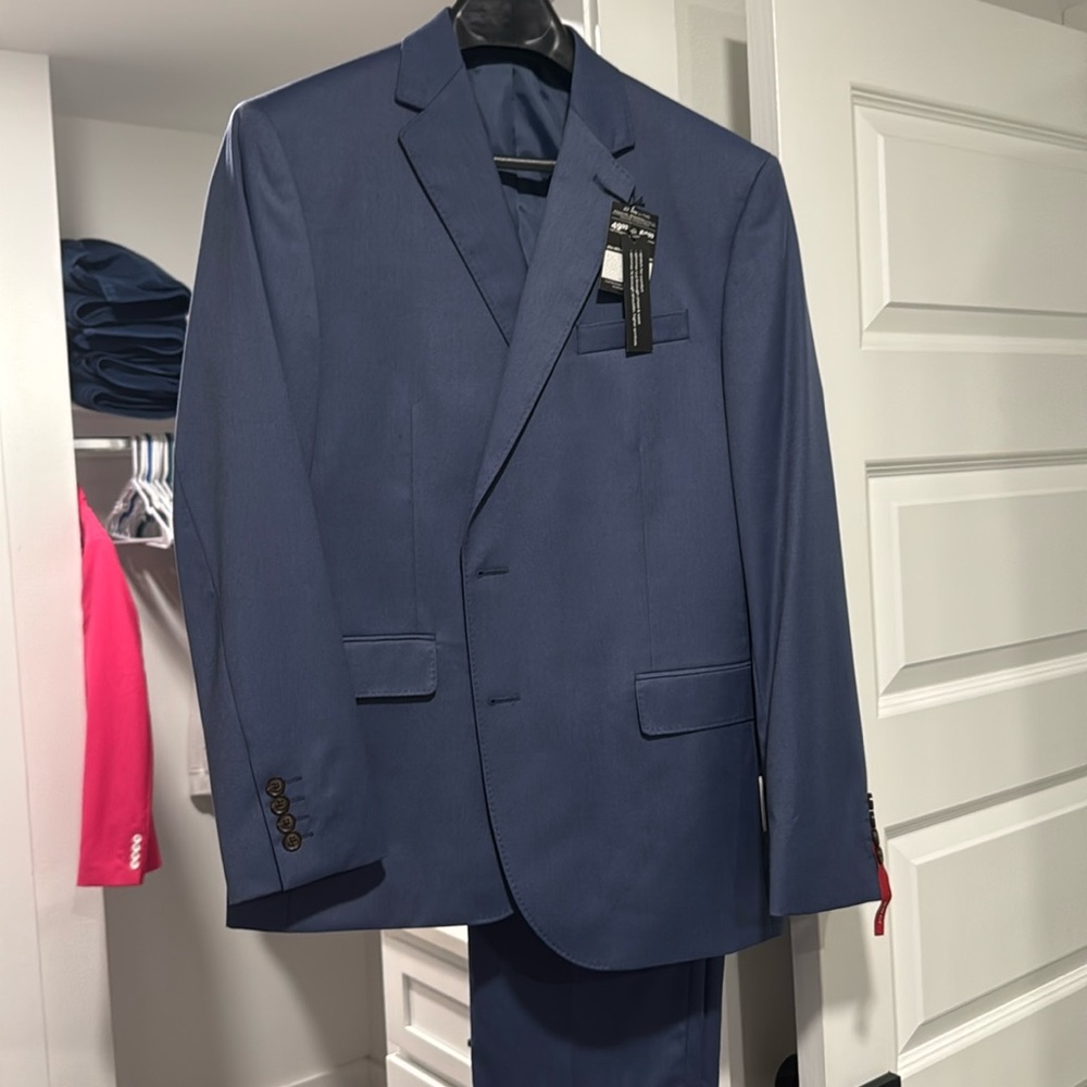 J Ferrar Blue Slim-Fit Suit.     Jacket and pants 38x32     New